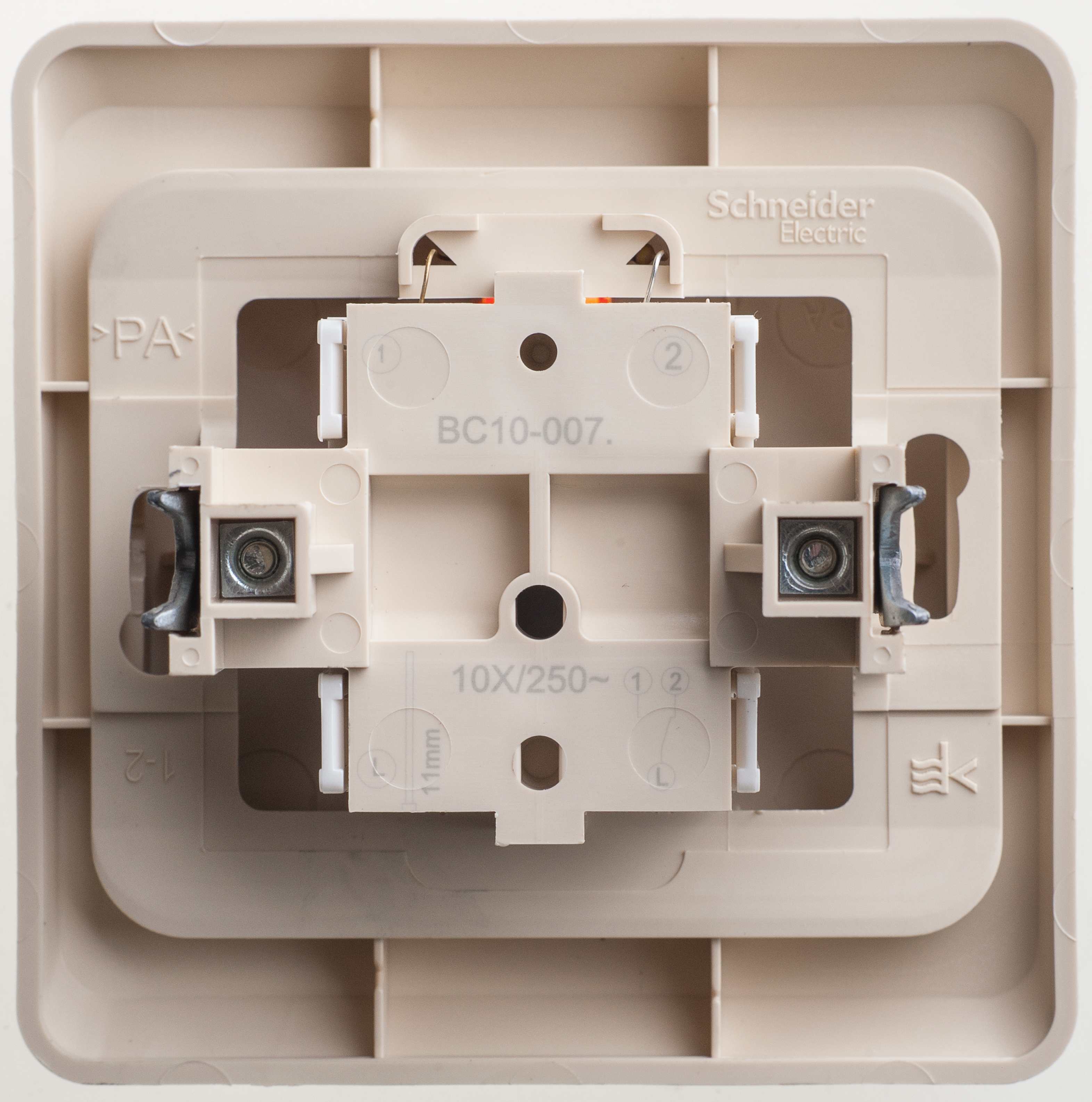 Image Description for https://tedi24.pro/itcmedia/images/20190426/BC10007K_SCHNEIDERELECTRIC_1.jpeg