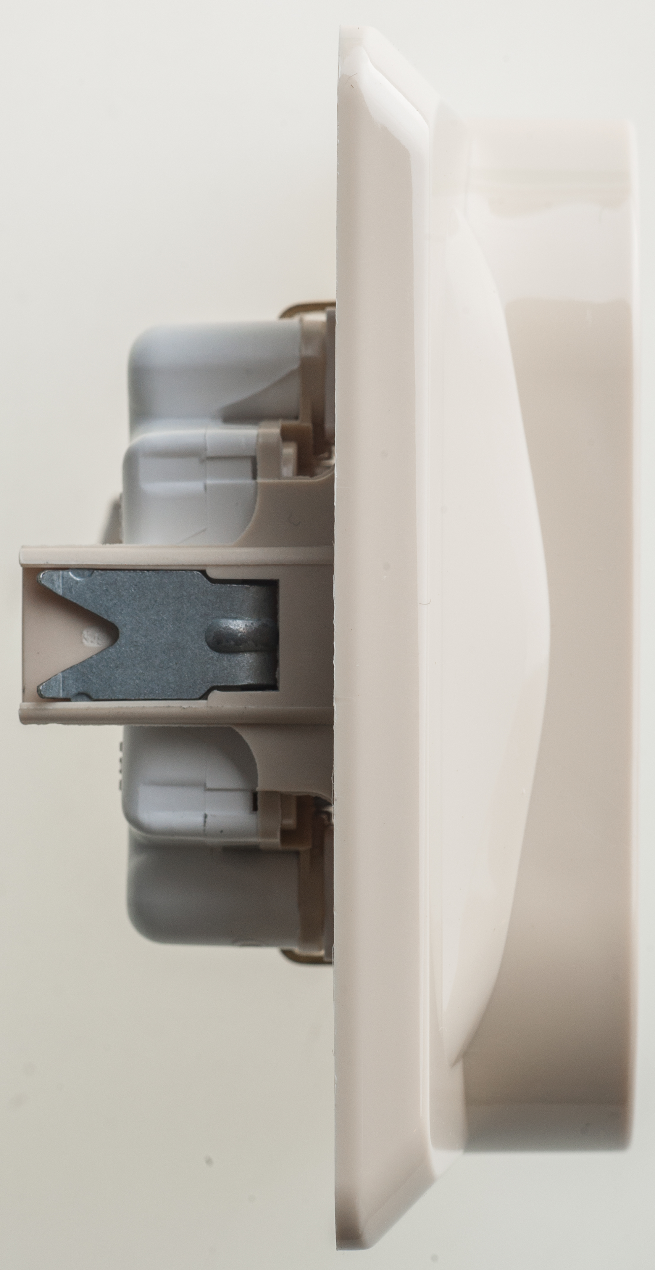 Image Description for https://tedi24.pro/itcmedia/images/20190426/PC16008K_SCHNEIDERELECTRIC_2.jpeg