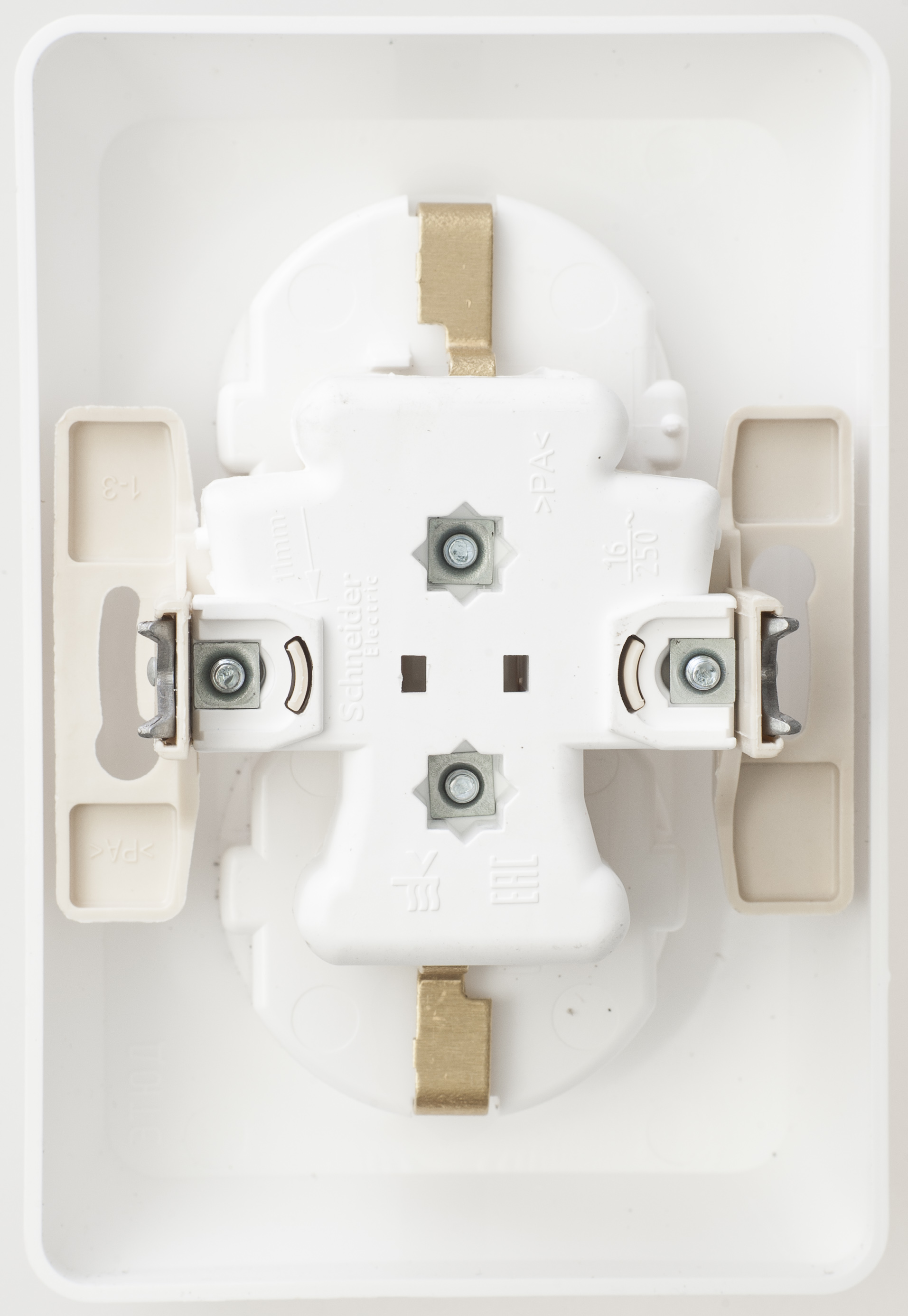 Image Description for https://tedi24.pro/itcmedia/images/20190426/PC16107B_SCHNEIDERELECTRIC_2.jpeg