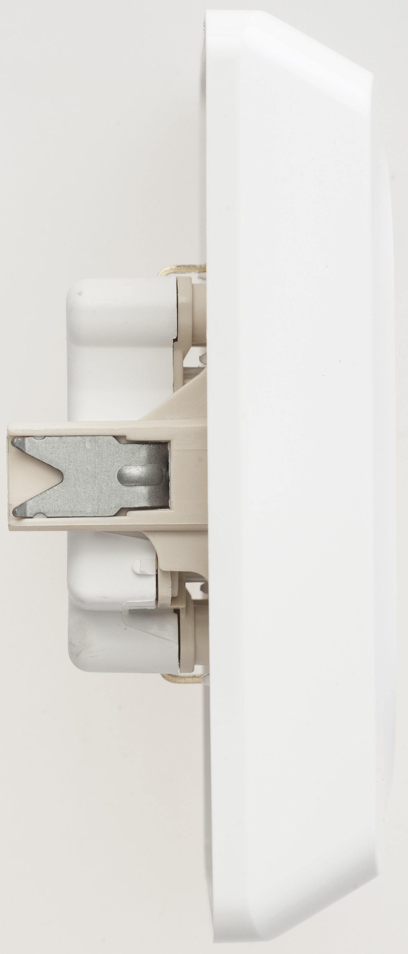 Image Description for https://tedi24.pro/itcmedia/images/20190426/PC16107B_SCHNEIDERELECTRIC_4.jpeg
