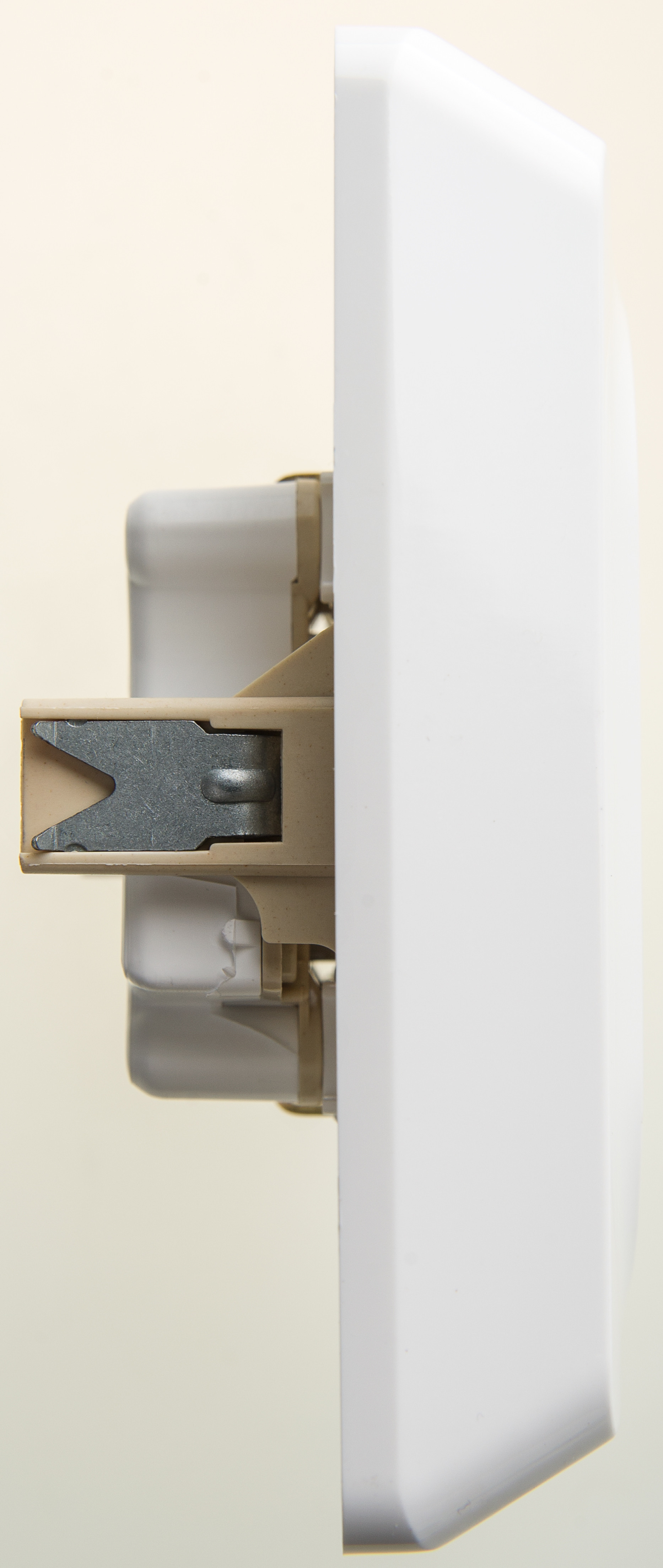 Image Description for https://tedi24.pro/itcmedia/images/20190426/PC16108B_SCHNEIDERELECTRIC_3.jpeg