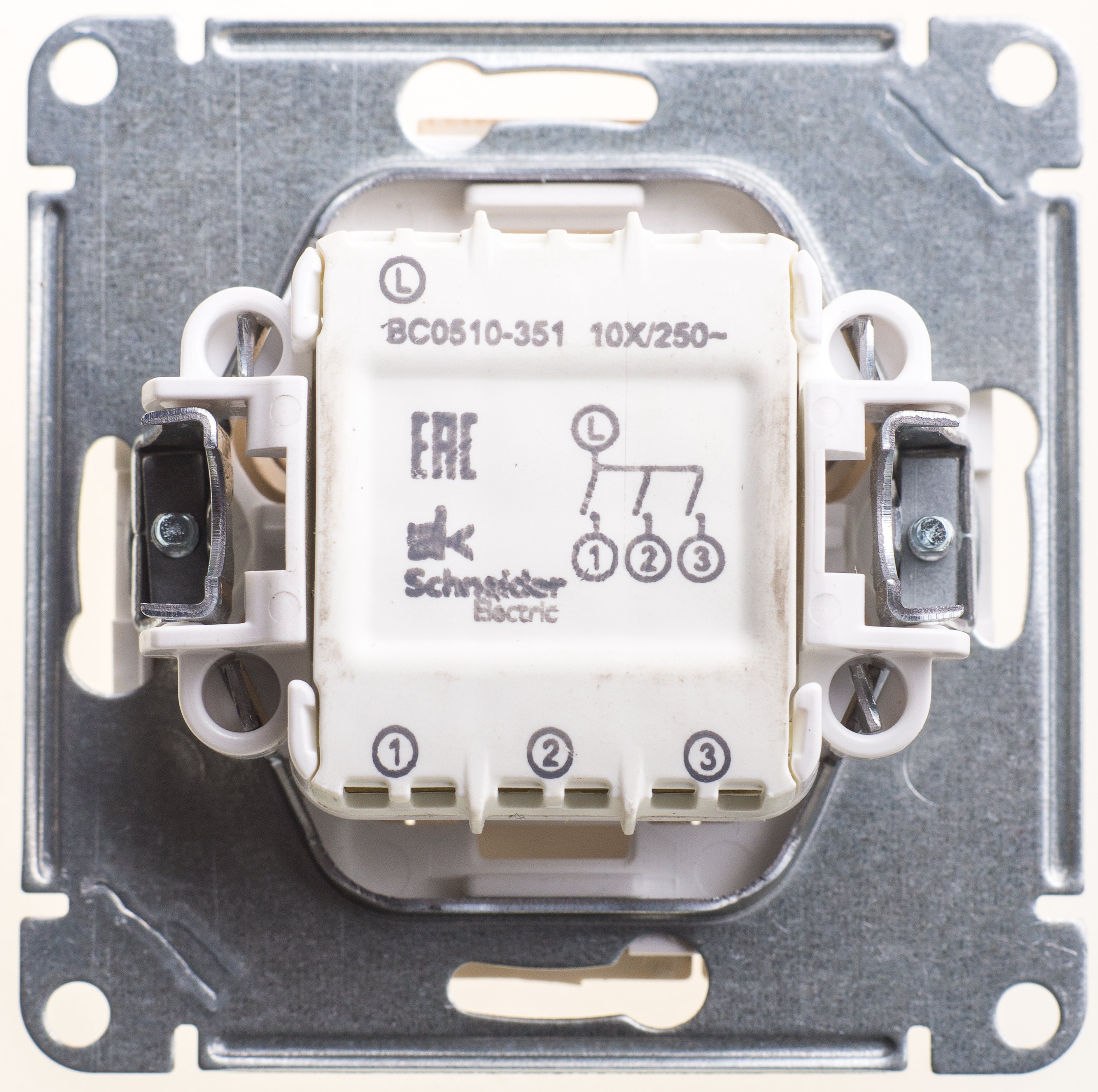 Image Description for https://tedi24.pro/itcmedia/images/20190426/VS0510351786_SCHNEIDERELECTRIC_2.jpeg