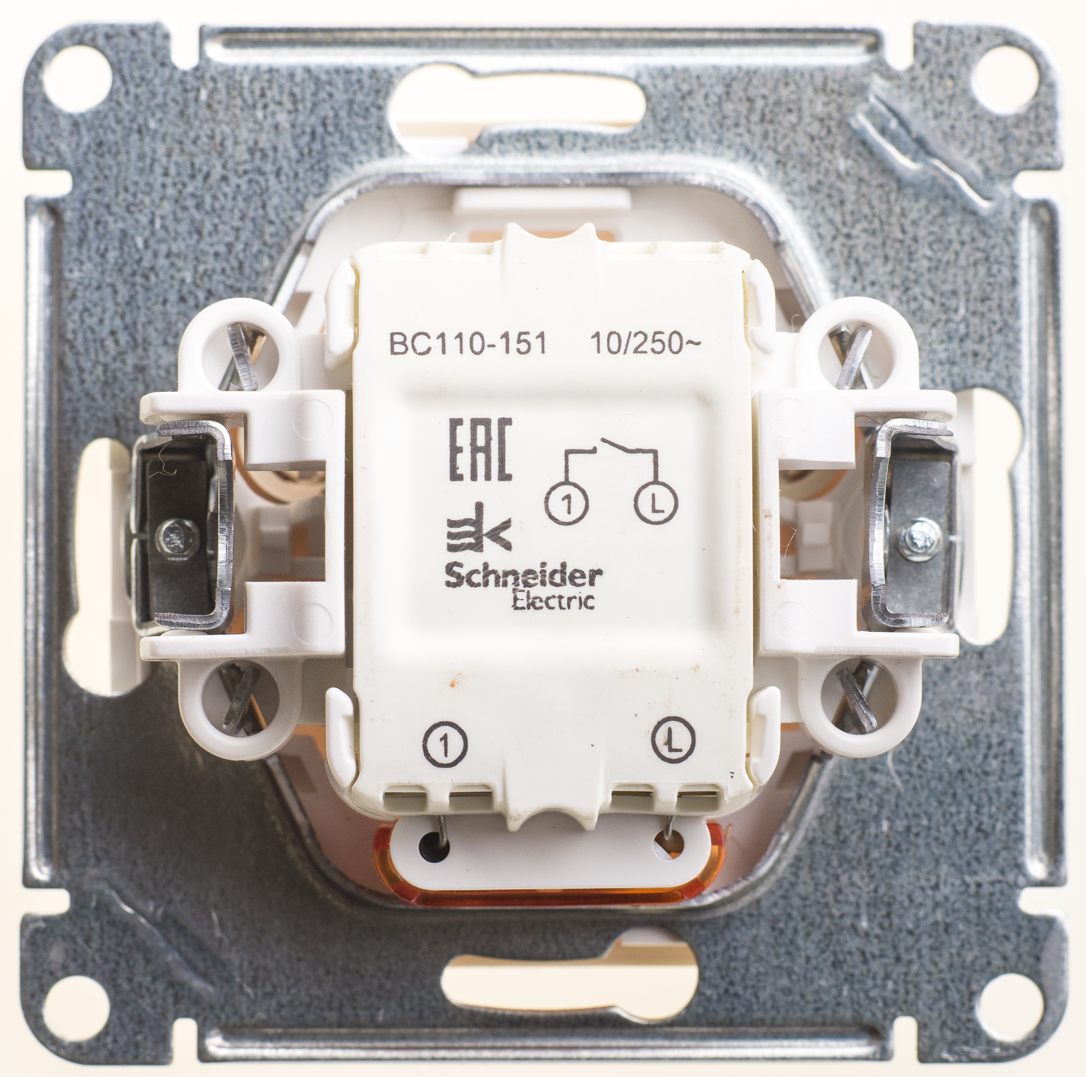 Image Description for https://tedi24.pro/itcmedia/images/20190426/VS110151286_SCHNEIDERELECTRIC_1.jpeg