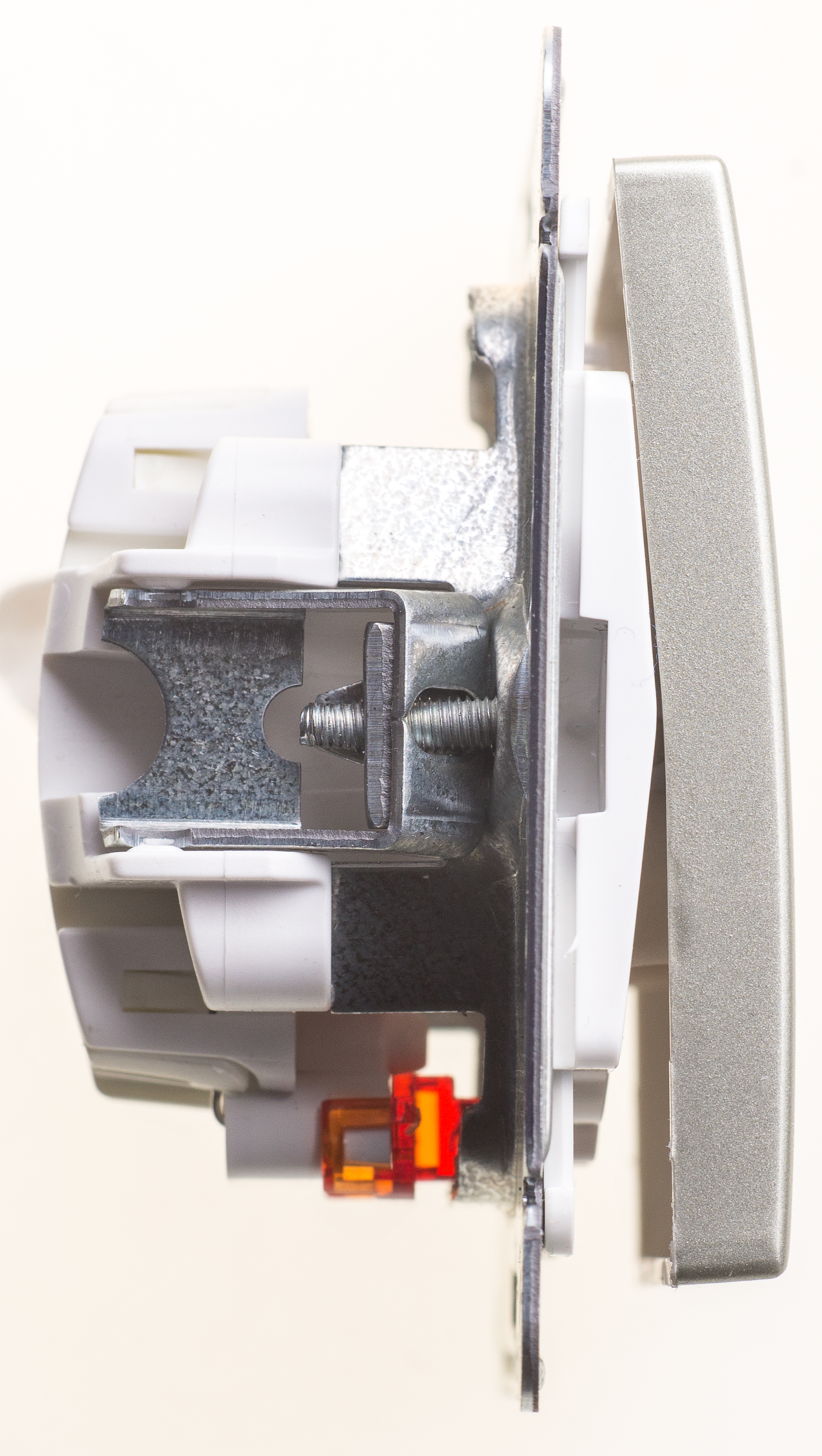 Image Description for https://tedi24.pro/itcmedia/images/20190426/VS110151486_SCHNEIDERELECTRIC_3.jpeg