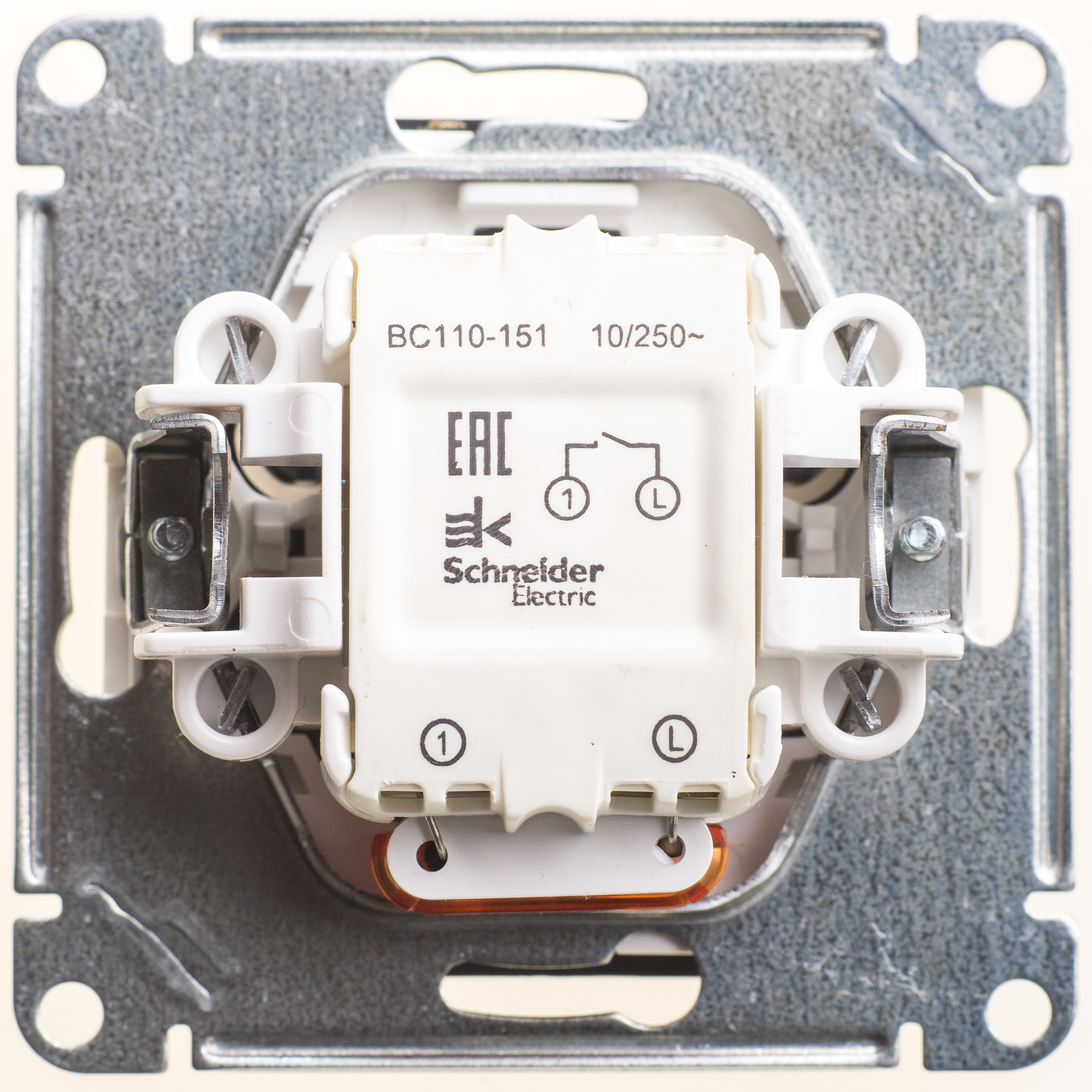 Image Description for https://tedi24.pro/itcmedia/images/20190426/VS110151686_SCHNEIDERELECTRIC_2.jpeg
