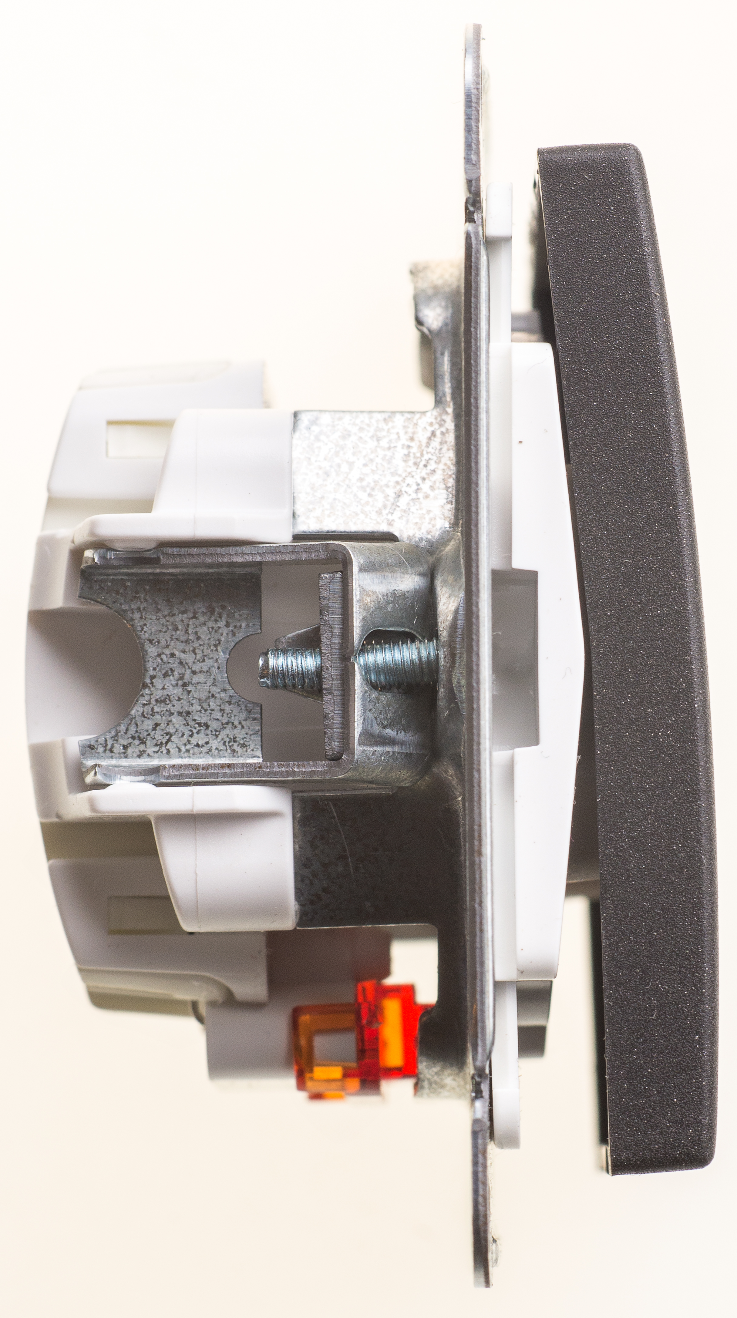 Image Description for https://tedi24.pro/itcmedia/images/20190426/VS110151686_SCHNEIDERELECTRIC_3.jpeg