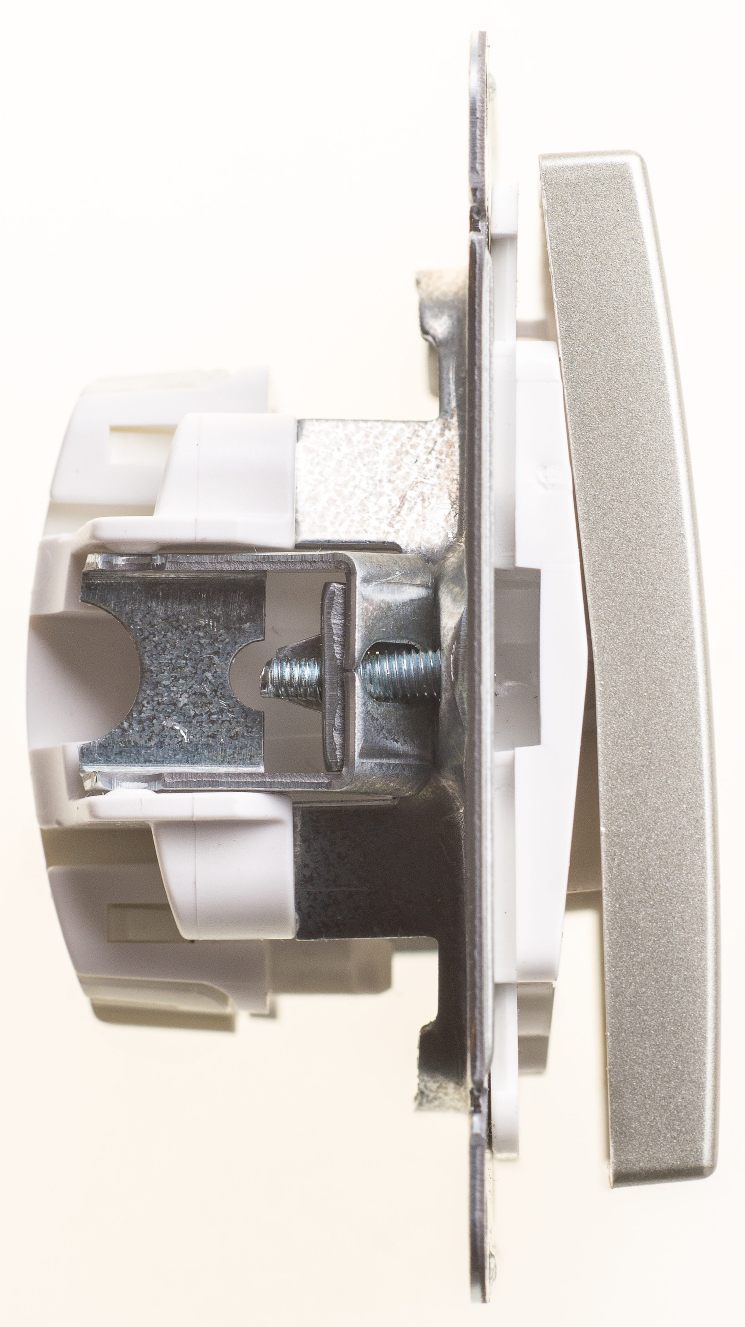 Image Description for https://tedi24.pro/itcmedia/images/20190426/VS210152486_SCHNEIDERELECTRIC_3.jpeg