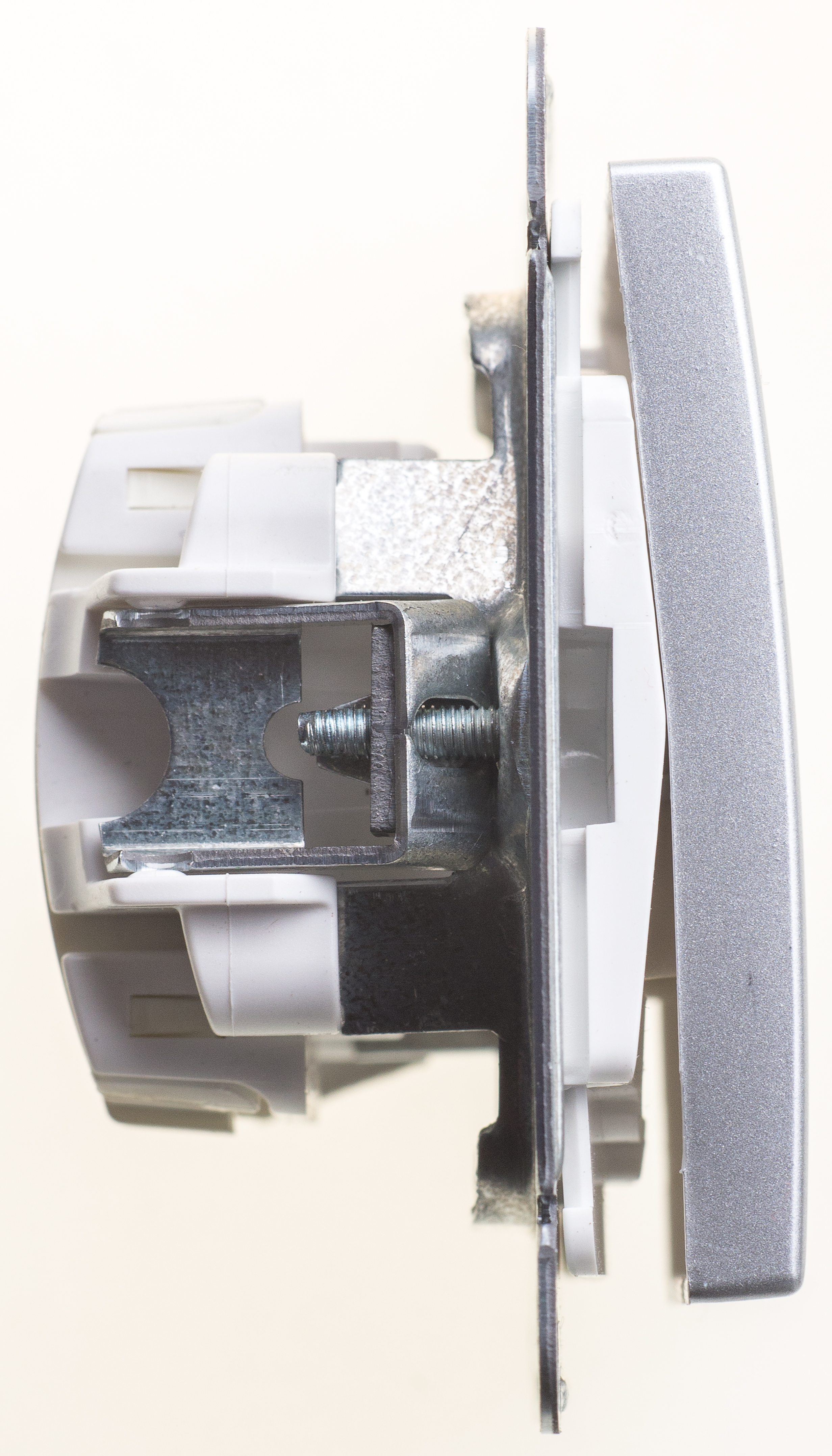 Image Description for https://tedi24.pro/itcmedia/images/20190426/VS210152586_SCHNEIDERELECTRIC_3.jpeg