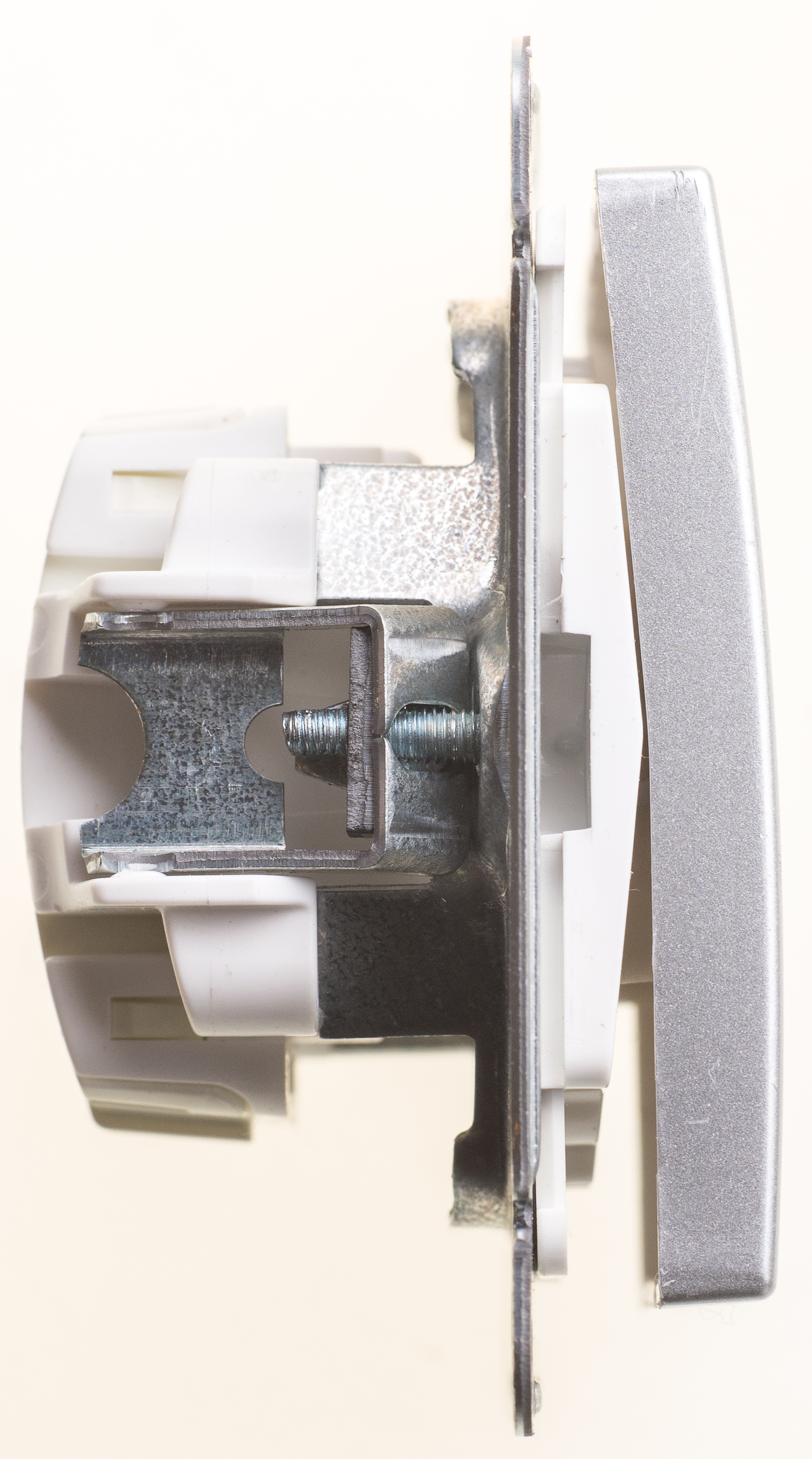 Image Description for https://tedi24.pro/itcmedia/images/20190426/VS610156486_SCHNEIDERELECTRIC_3.jpeg