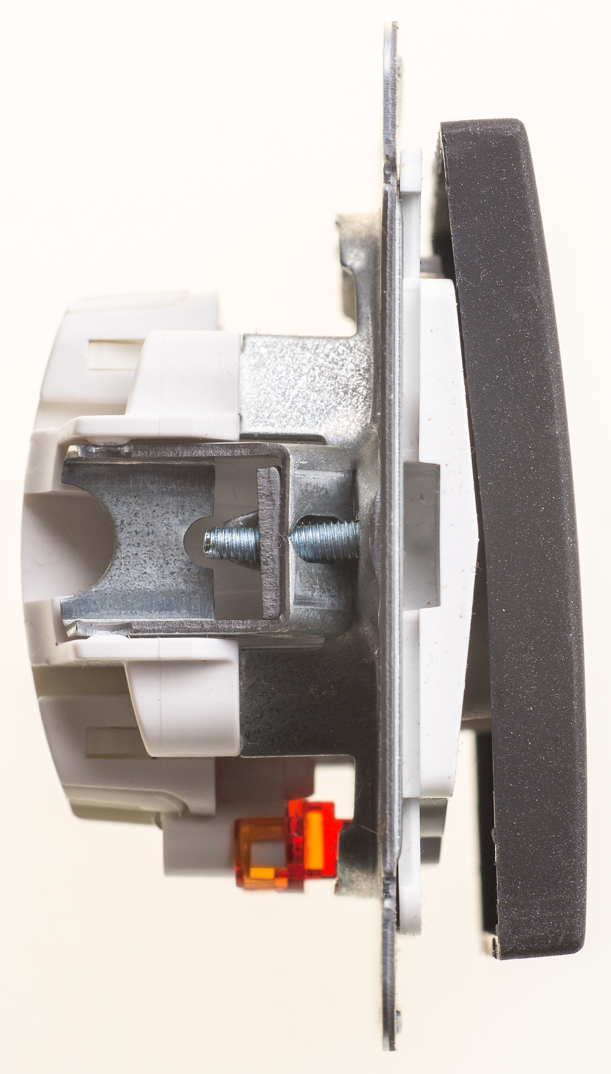 Image Description for https://tedi24.pro/itcmedia/images/20190426/VS610157686_SCHNEIDERELECTRIC_3.jpeg